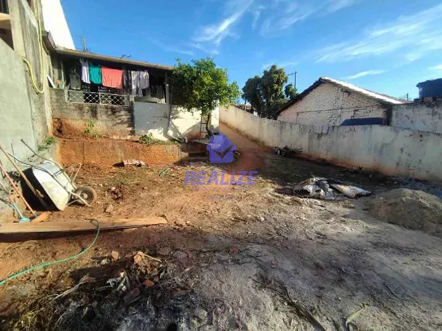 Casa com 500m² 2 quartos e 1 banheiro, à venda, no bairro Jardim Peabiru em Botucatu