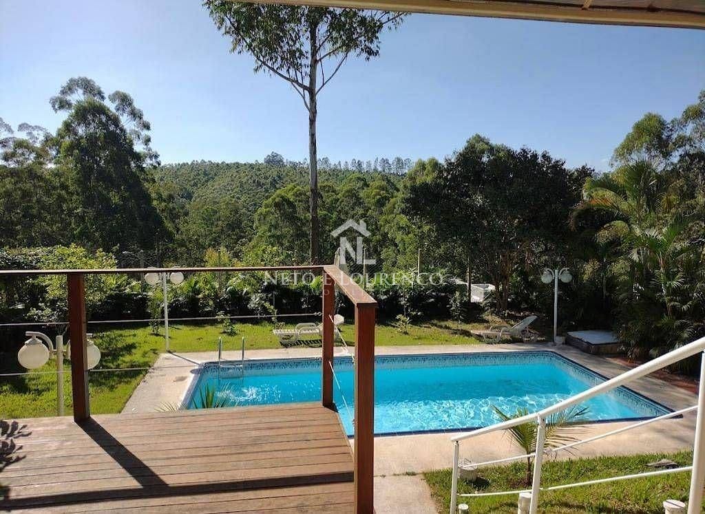 Casa à venda com 4 quartos, 600m² - Foto 1