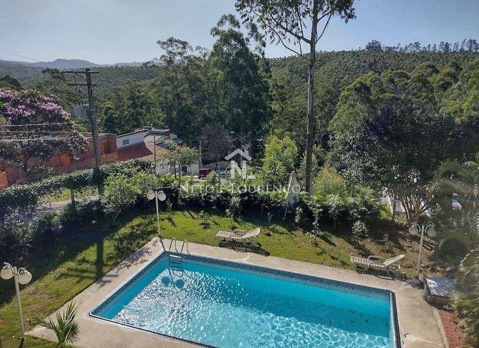 Casa à venda com 4 quartos, 600m² - Foto 2