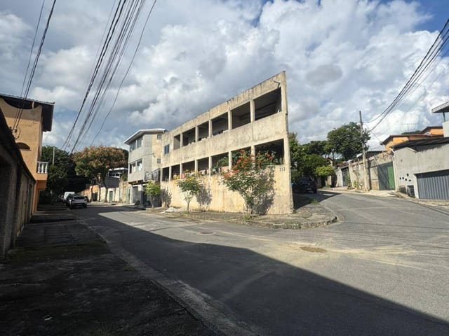 Casa 3 quartos e 3 banheiros, à venda, no bairro Minaslândia (P Maio) em Belo Horizonte