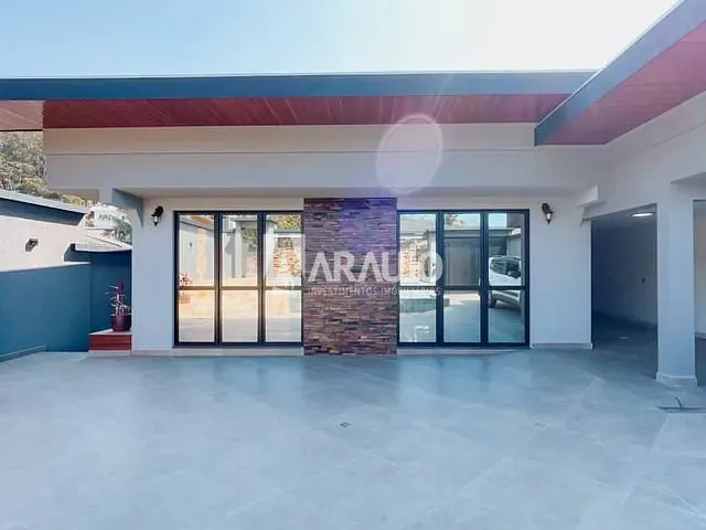 Casa com 390m² 4 quartos e 4 banheiros, à venda, no bairro Fazenda em Itajaí