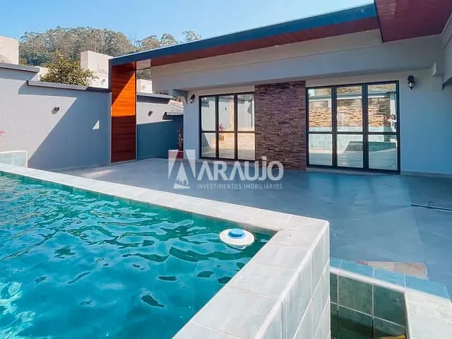 Casa com 390m² 4 quartos e 4 banheiros, à venda, no bairro Fazenda em Itajaí