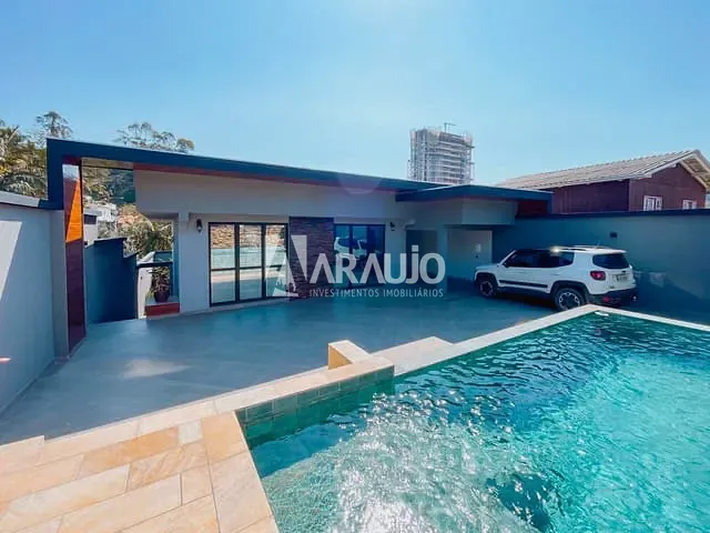 Casa com 390m² 4 quartos e 4 banheiros, à venda, no bairro Fazenda em Itajaí