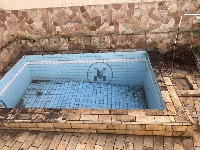 Casa com 300m² 3 quartos e 2 banheiros, à venda, no bairro Centro em Guaratinguetá