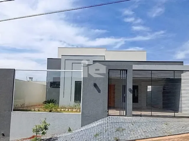 Casa com 300m² 3 quartos e 2 banheiros, à venda, no bairro Jardim Moriá em Rolândia