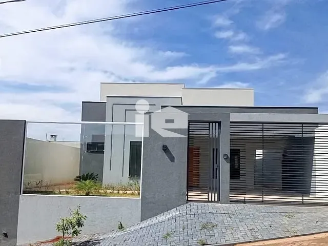 Casa com 300m² 3 quartos e 2 banheiros, à venda, no bairro Jardim Moriá em Rolândia