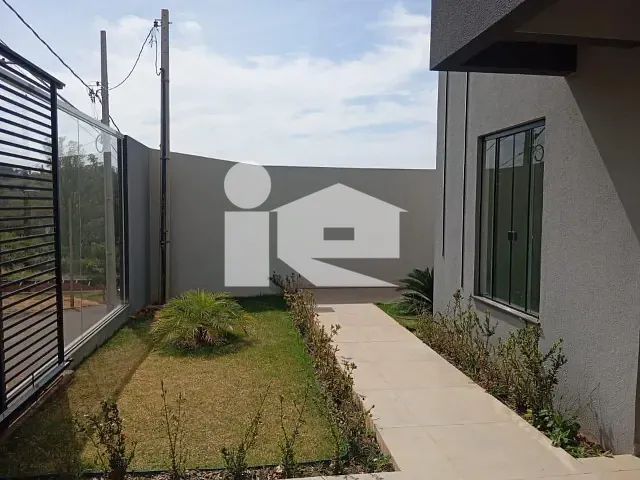 Casa com 300m² 3 quartos e 2 banheiros, à venda, no bairro Jardim Moriá em Rolândia