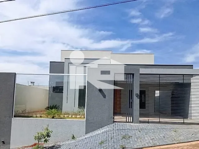 Casa com 300m² 3 quartos e 2 banheiros, à venda, no bairro Jardim Moriá em Rolândia