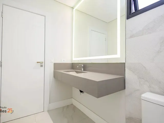 Casa 4 quartos e 4 banheiros, à venda, no bairro Uberaba em Curitiba