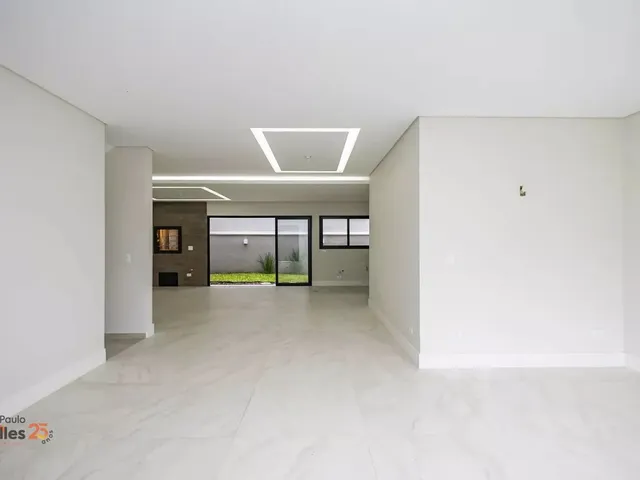 Casa 4 quartos e 4 banheiros, à venda, no bairro Uberaba em Curitiba