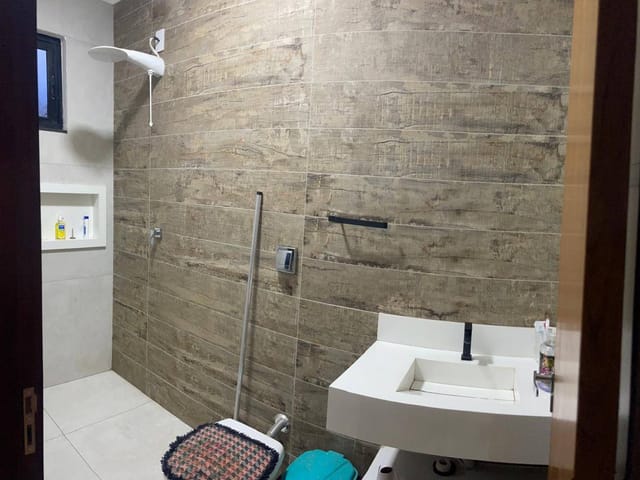 Casa com 380m² 4 quartos e 3 banheiros, à venda, no bairro Residencial Florença em Sinop