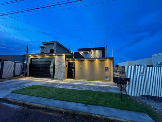 Casa com 380m² 4 quartos e 3 banheiros, à venda, no bairro Residencial Florença em Sinop