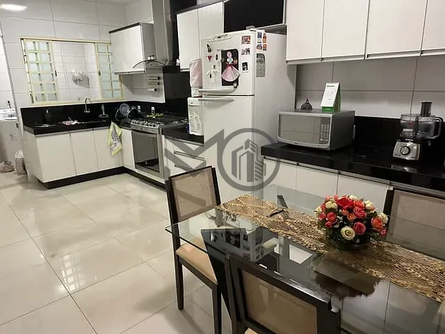 Casa com 244m² 3 quartos e 2 banheiros, à venda, no bairro Recanto dos Pássaros em Cuiabá
