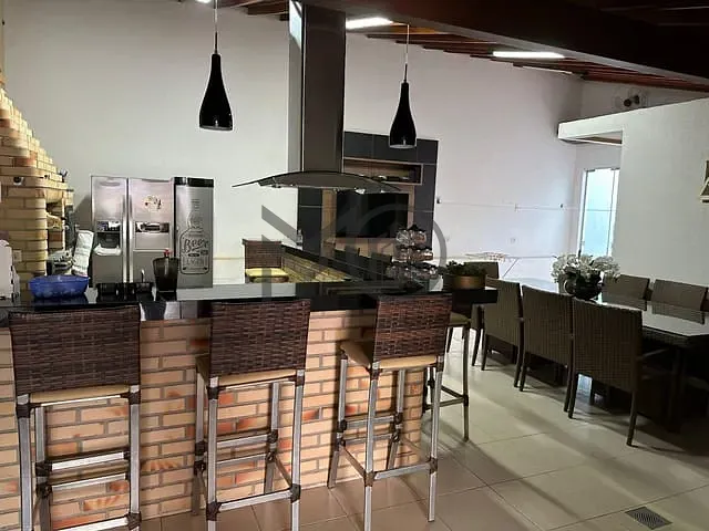 Casa com 244m² 3 quartos e 2 banheiros, à venda, no bairro Recanto dos Pássaros em Cuiabá