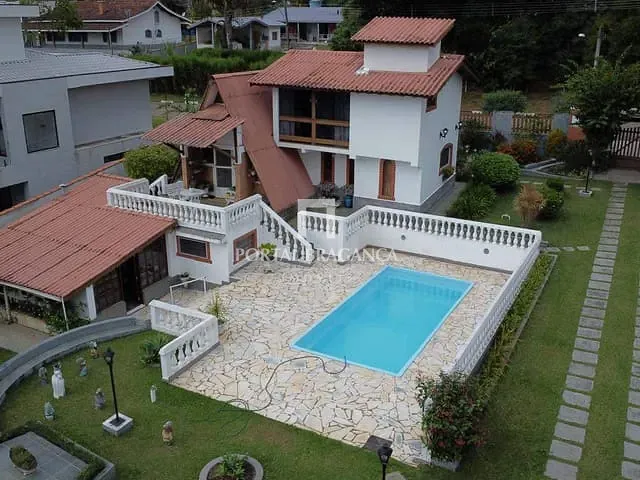 Casa com 800m² 3 quartos e 3 banheiros, à venda, no bairro Dos Cubas em Piracaia