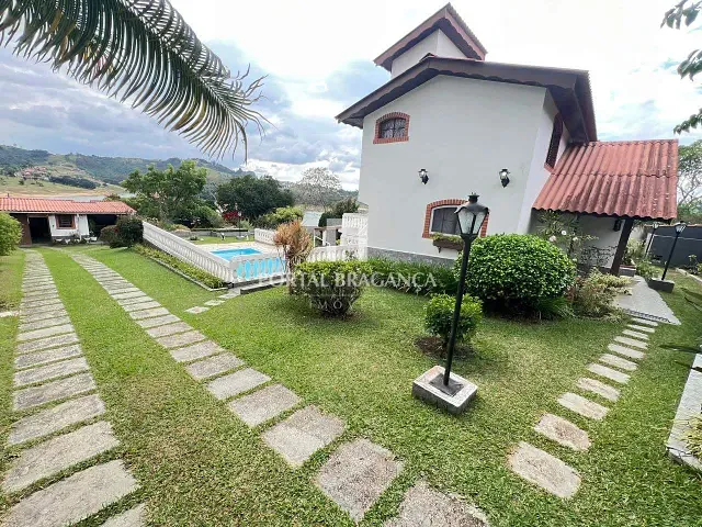 Casa com 800m² 3 quartos e 3 banheiros, à venda, no bairro Dos Cubas em Piracaia