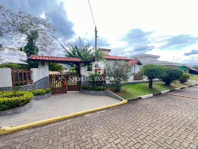 Casa com 800m² 3 quartos e 3 banheiros, à venda, no bairro Dos Cubas em Piracaia