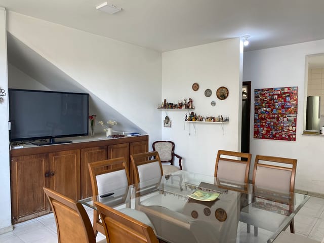 Casa com 265m² 5 quartos e 2 banheiros, à venda, no bairro Camargos em Belo Horizonte