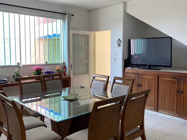 Casa com 265m² 5 quartos e 2 banheiros, à venda, no bairro Camargos em Belo Horizonte