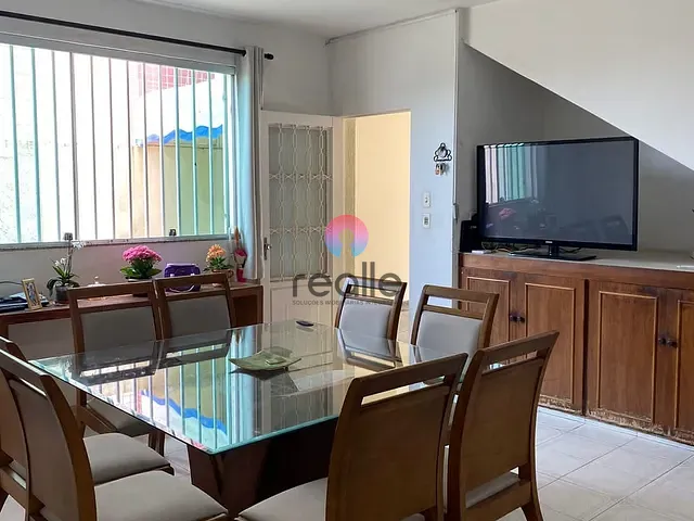 Casa com 265m² 5 quartos e 2 banheiros, à venda, no bairro Camargos em Belo Horizonte