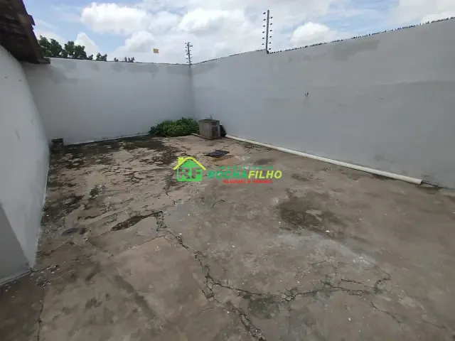 Casa com 300m² 4 quartos e 3 banheiros, para alugar, no bairro Lourival Parente em Teresina