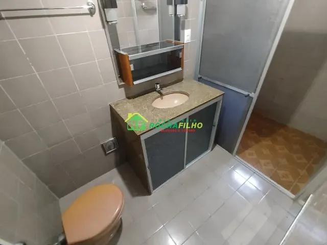Casa com 300m² 4 quartos e 3 banheiros, para alugar, no bairro Lourival Parente em Teresina