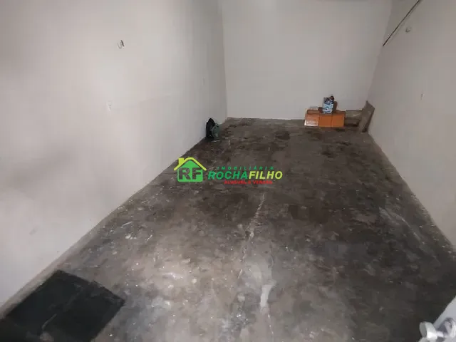 Casa com 300m² 4 quartos e 3 banheiros, para alugar, no bairro Lourival Parente em Teresina