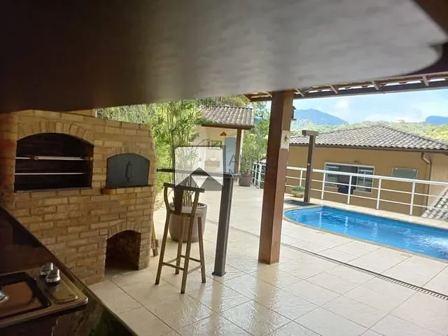 Casa com 588m² 4 quartos e 6 banheiros, à venda, no bairro Badu em Niterói