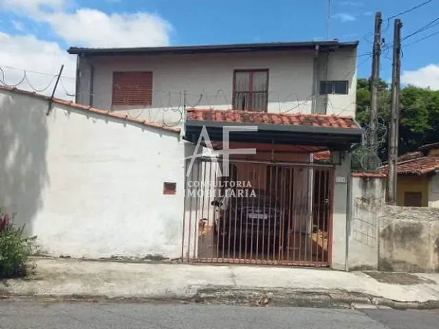 Casa com 340m² 5 quartos e 4 banheiros, à venda, no bairro Centro em Taubaté