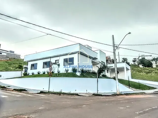 Casa com 476m² 3 quartos e 1 banheiro, à venda, no bairro Monte Belo em Taubaté