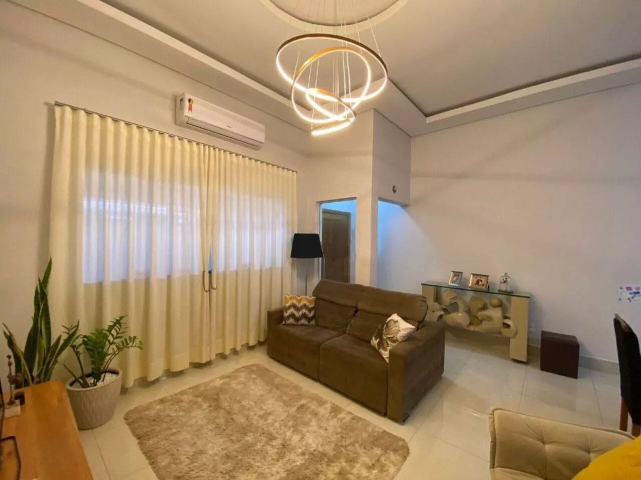 Casa, 3 quartos, 131 m² - Foto 1