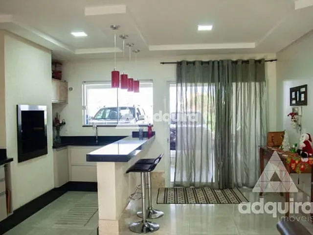 Casa com 360m² 4 quartos e 4 banheiros, à venda, no bairro Jardim Carvalho em Ponta Grossa