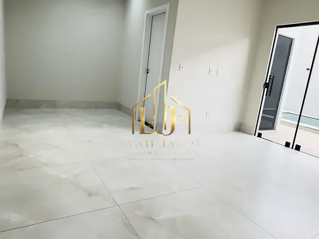 Casa com 250m² 3 quartos e 1 banheiro, à venda, no bairro Jardim das Palmeiras em Cuiabá