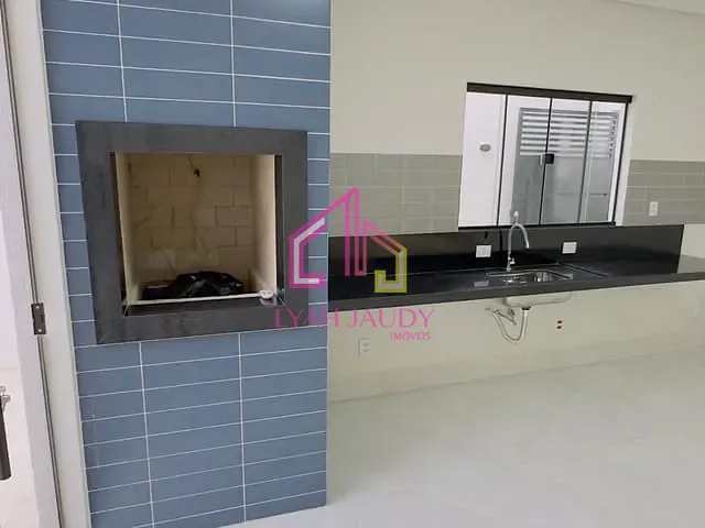 Casa com 250m² 3 quartos e 1 banheiro, à venda, no bairro Jardim das Palmeiras em Cuiabá