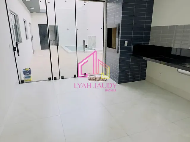 Casa com 250m² 3 quartos e 1 banheiro, à venda, no bairro Jardim das Palmeiras em Cuiabá