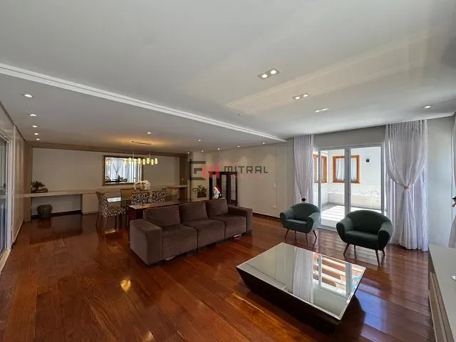Casa 4 quartos e 6 banheiros, à venda, no bairro Champagnat em Londrina