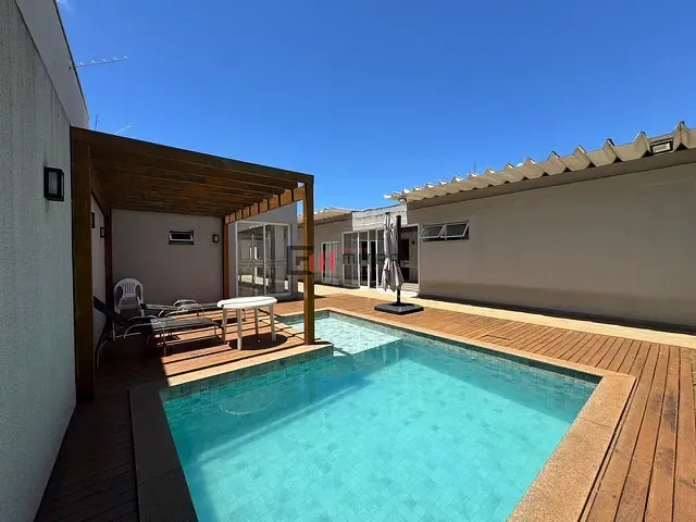 Casa 4 quartos e 6 banheiros, à venda, no bairro Champagnat em Londrina