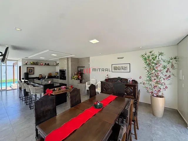 Casa 4 quartos e 6 banheiros, à venda, no bairro Champagnat em Londrina