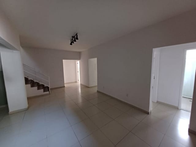 Foto do Casa - Casa com 10 dormitórios, 245 m² - venda por R$ 985.000,00 ou aluguel por R$ 4.970,00/mês - Medicina - Itajubá/MG | MOHALLEM e LOPES CORRETAGEM E ADMINISTRACAO DE IMOVEIS LTDA