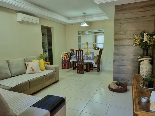 Casa com 250m² 3 quartos e 2 banheiros, à venda, no bairro Sítio de Recreio Ipê em Goiânia