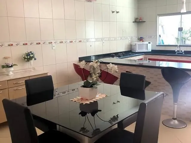 Casa com 170m² 3 quartos e 2 banheiros, à venda, no bairro Parque São Francisco em Guaratinguetá
