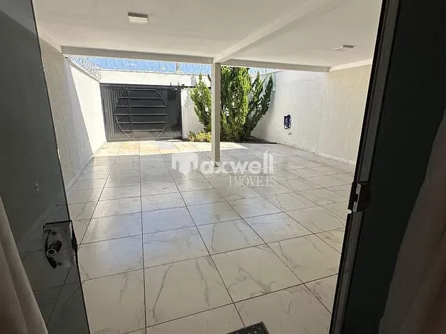 Casa com 192m² 3 quartos e 2 banheiros, à venda, no bairro Residencial Village Garavelo em Aparecida de Goiânia
