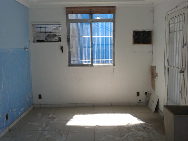 Casa com 92m², à venda, no bairro Vila Valqueire em Rio de Janeiro
