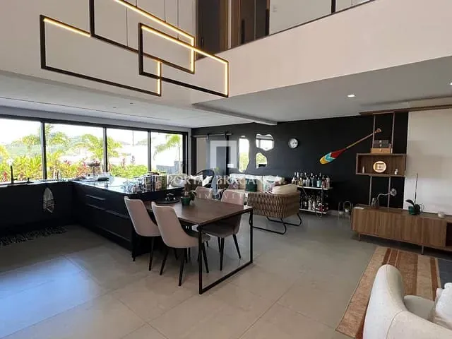 Casa com 455m² 4 quartos e 5 banheiros, à venda, no bairro Condomínio Residencial Campos do Conde em Bragança Paulista