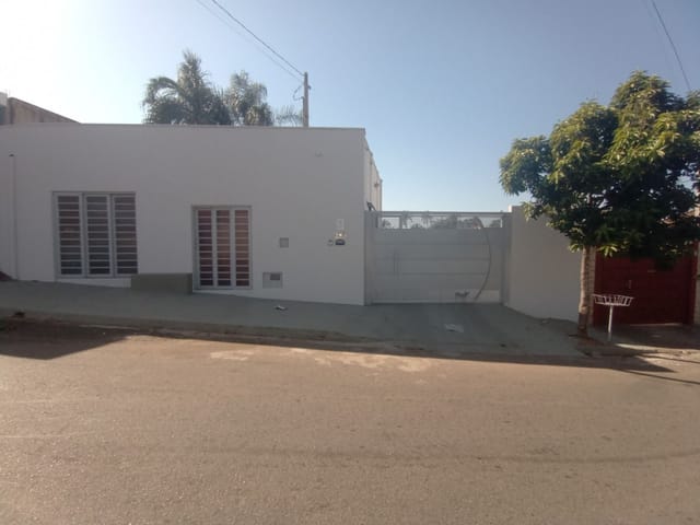 Casa com 880m² 3 quartos e 2 banheiros, à venda, no bairro Jardim Ipê em São João da Boa Vista