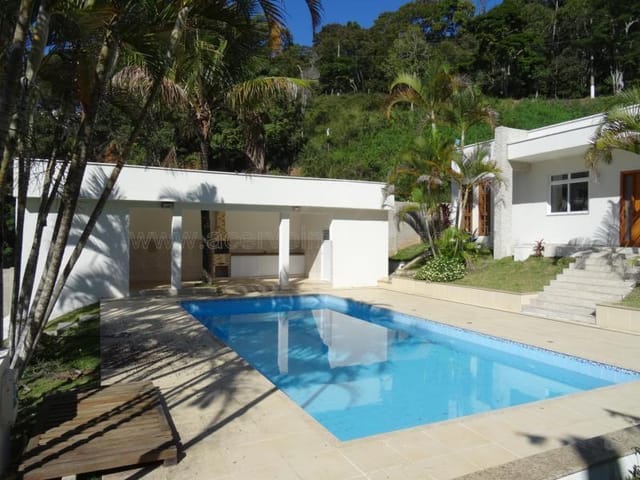 Casa com 2465m² 4 quartos e 6 banheiros, à venda, no bairro Parque Jardim da Serra em Juiz de Fora