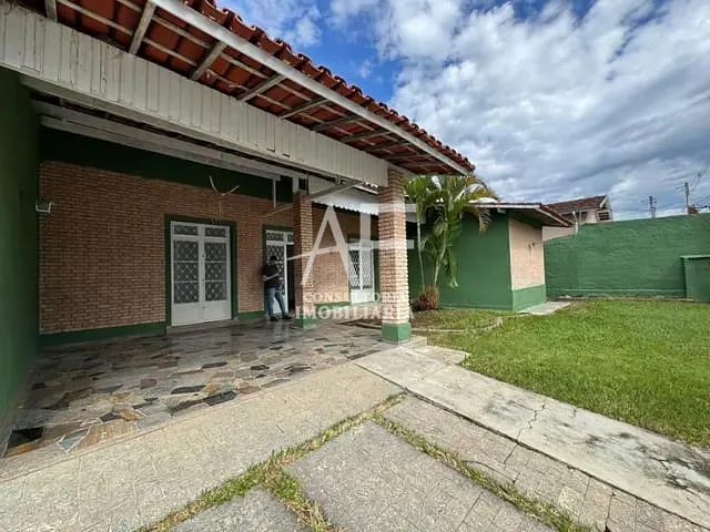 Casa com 750m² 3 quartos e 2 banheiros, para alugar, no bairro Jardim Maria Augusta em Taubaté