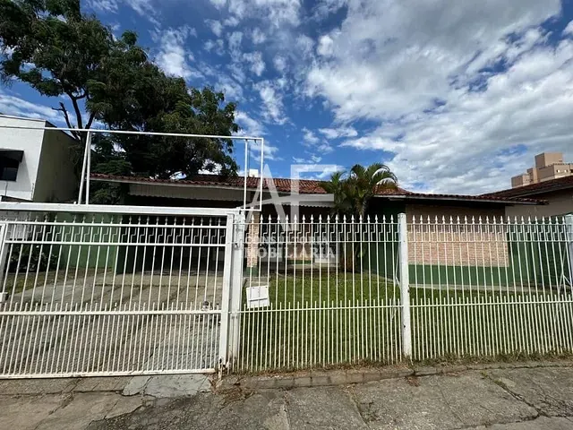 Casa com 750m² 3 quartos e 2 banheiros, para alugar, no bairro Jardim Maria Augusta em Taubaté