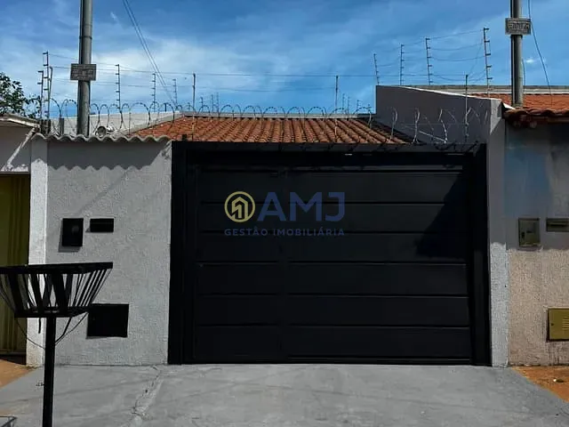 Casa 3 quartos e 4 banheiros, à venda, no bairro Jardim São José em Goiânia