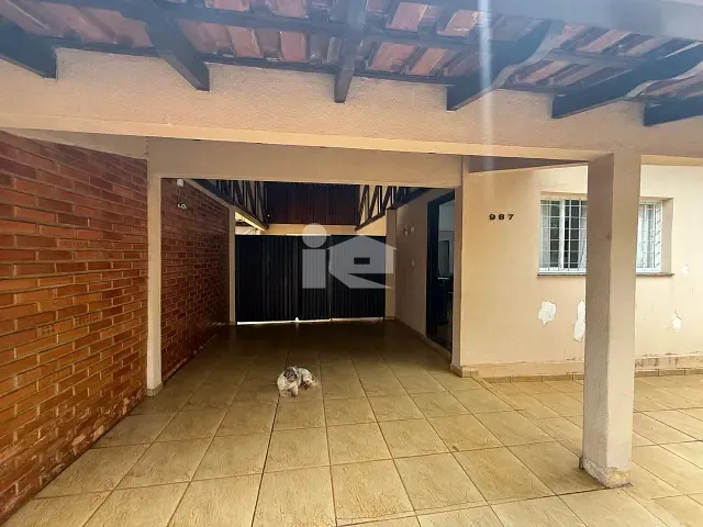 Casa com 300m² 2 quartos e 2 banheiros, à venda, no bairro Centro em Rolândia
